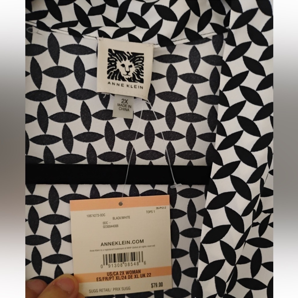 Ann Klein Black and White Fitted Graphic Blouse. Size 2X - Picture 4 of 12